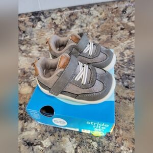 Stride Rite Gray and White with Brown Accents 360 4M Toddler Shoes